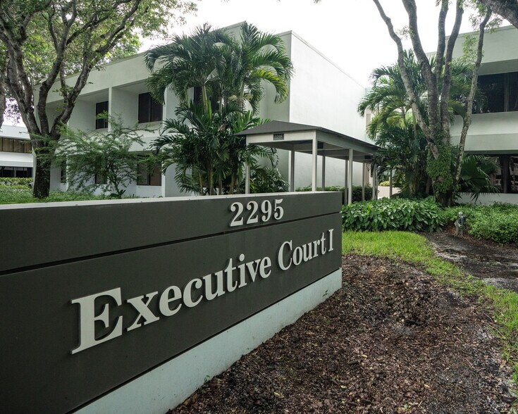 More Photos Of 2295 NW Corporate Blvd, Boca Raton Office Residential For Lease