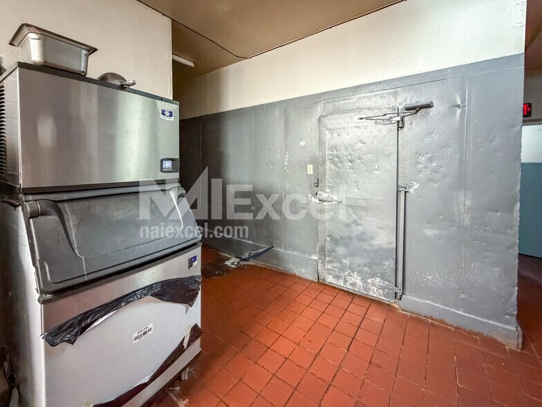 More Photos Of 287 N Lake Powell Blvd, Page Hotel For Sale
