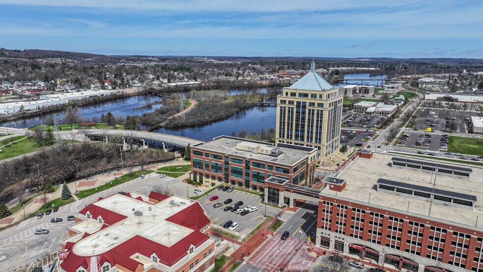 More Photos Of 11 Scott St, Wausau Office For Lease