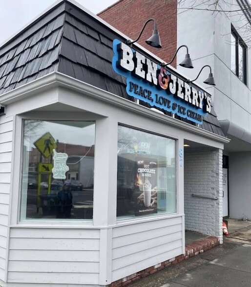 More Photos Of 87 E Main St, Riverhead Restaurant For Sale