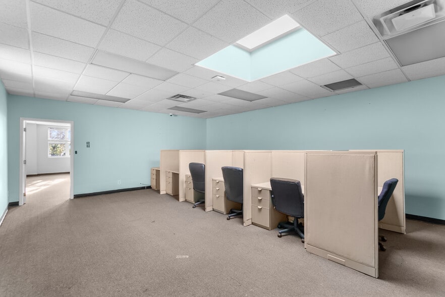 More Photos Of 451-457 Sunrise Hwy, Lynbrook Storefront Retail Office For Lease