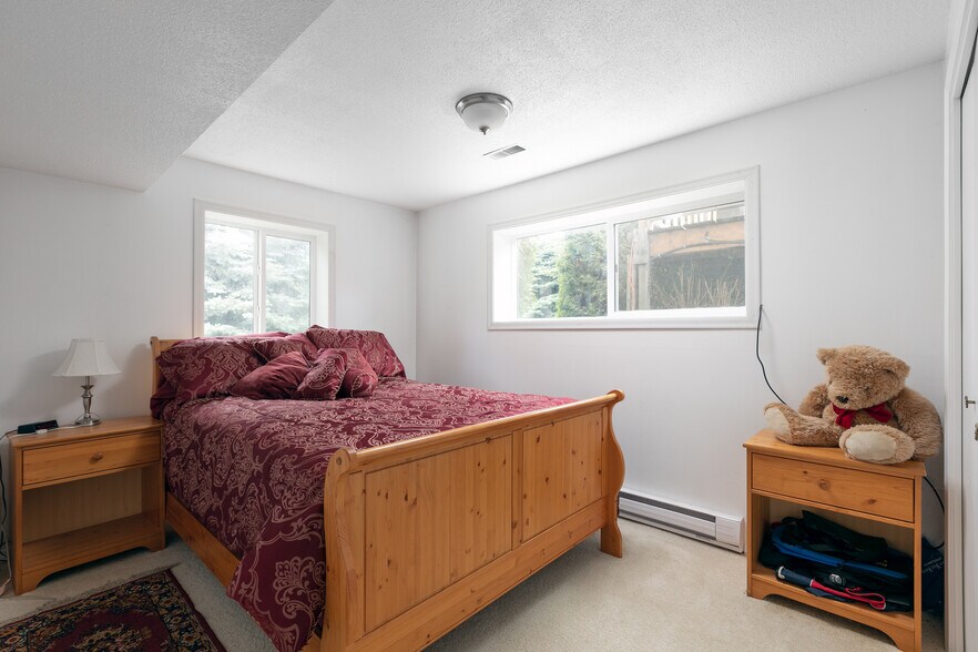 More Photos Of 1605 Garner Rd, Kelowna Specialty For Lease