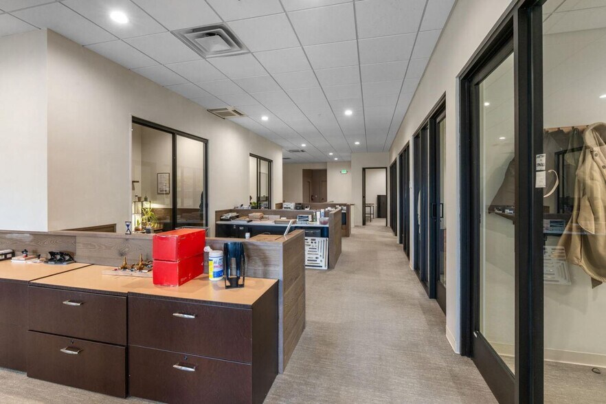 More Photos Of 12 Penny Ln, Gallatin Gateway Showroom For Sale