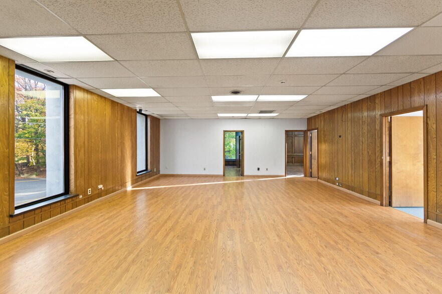 More Photos Of 201 Lower Notch Rd, Little Falls Medical For Lease