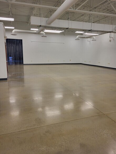 More Photos Of 8200 Sweet Valley Dr, Valley View Research And Development For Lease