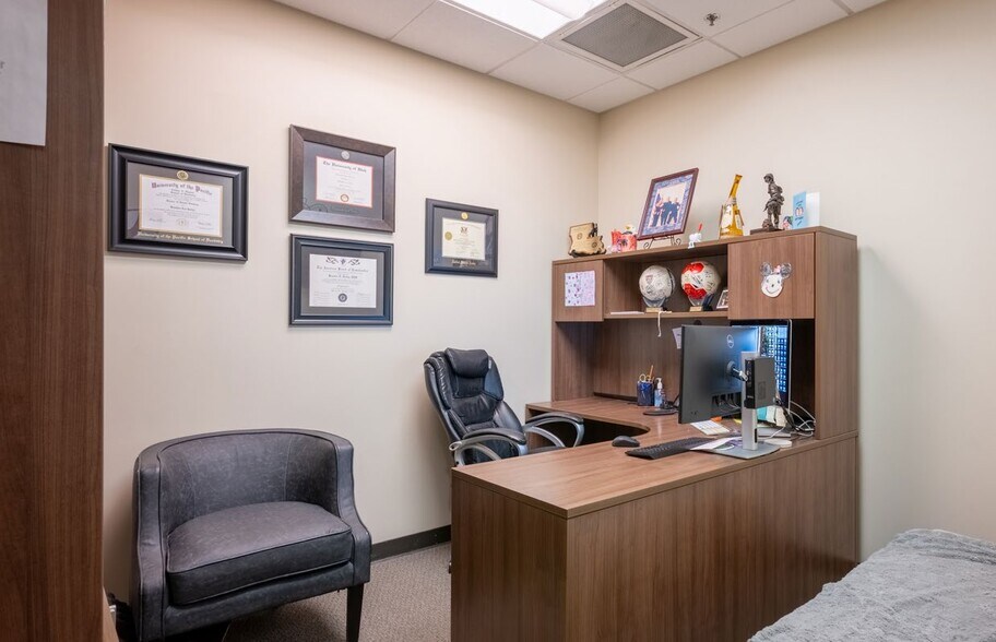 More Photos Of 9900 Stockdale Hwy, Bakersfield Medical For Sale