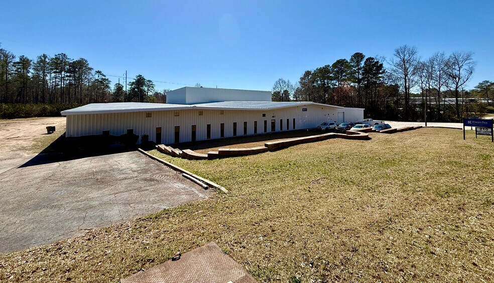 More Photos Of 210 E Lukken Industrial Dr, Lagrange Manufacturing For Lease