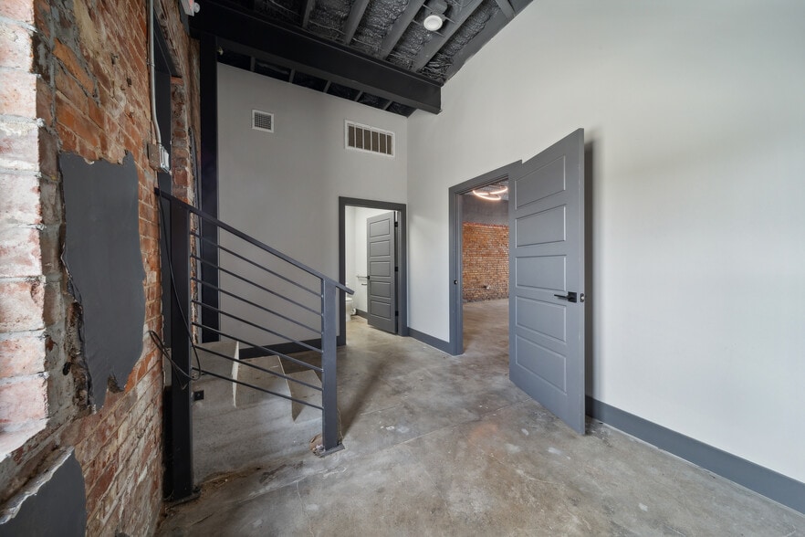 More Photos Of 216 E Rogers Blvd, Skiatook Storefront Retail Office For Sale