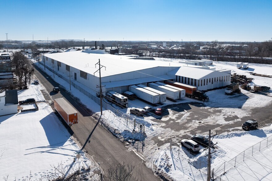 More Photos Of 1200 Bissell St, Venice Warehouse For Sale