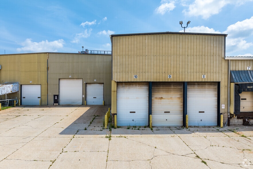More Photos Of 7900 W Tower Ave, Milwaukee Manufacturing For Lease