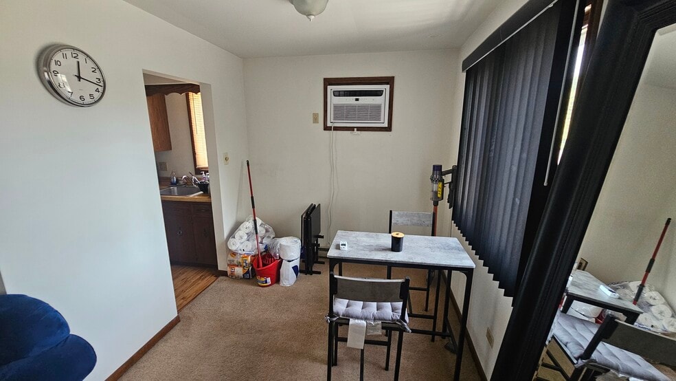 More Photos Of 18707 Burnham Ave, Lansing Office Residential For Sale