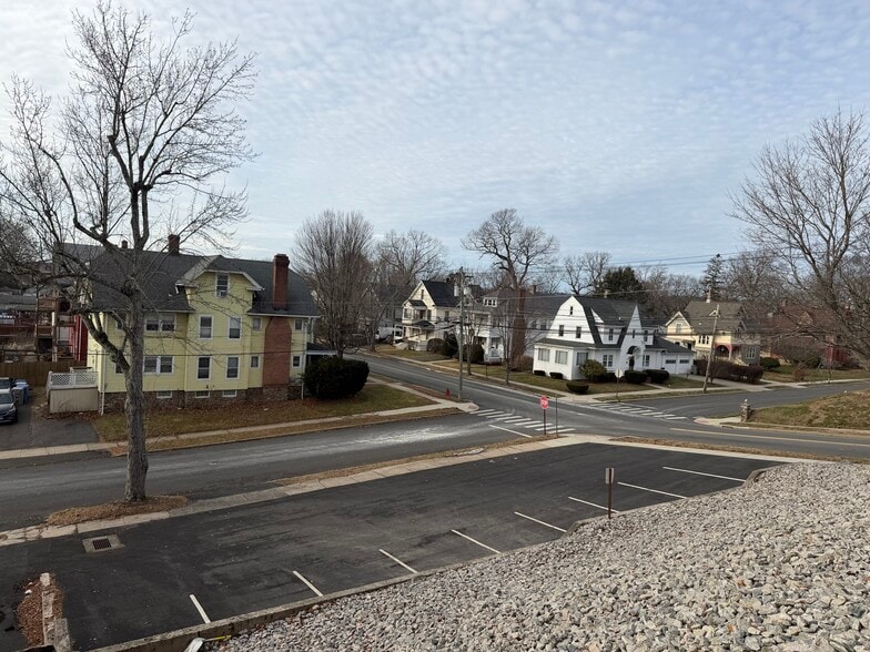 More Photos Of 196 Woodland St, Bristol Office Residential For Lease