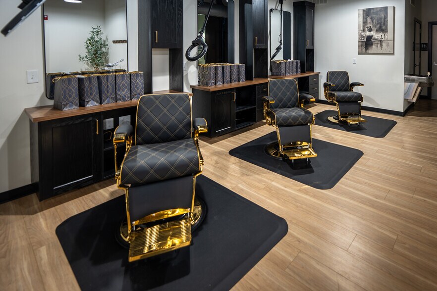 More Photos Of 1675 W Redstone Center Dr, Park City General Retail For Lease