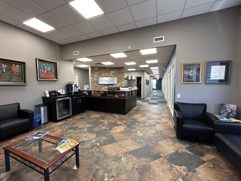 More Photos Of 11812-11820 121 St NW, Edmonton Office For Sale