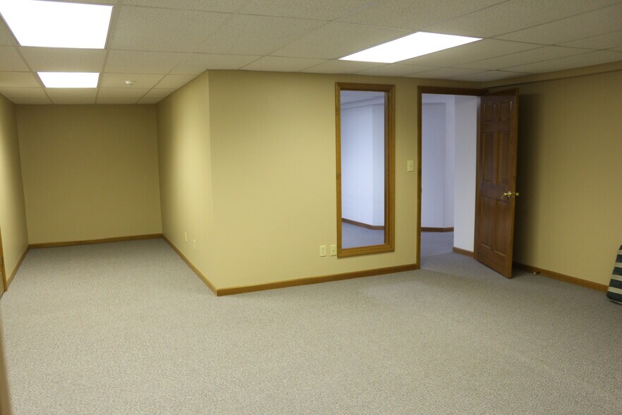 More Photos Of 450 S Durkin Dr, Springfield Office For Lease