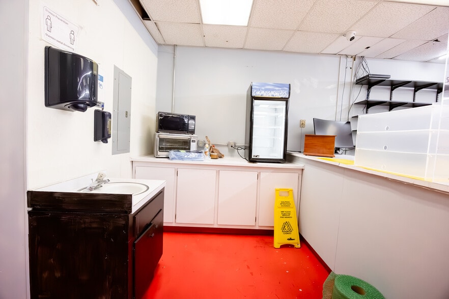 More Photos Of 910 Prospect St, High Point Convenience Store For Lease