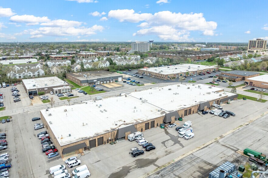 More Photos Of 120-157 Eisenhower Ln N, Lombard Warehouse For Lease