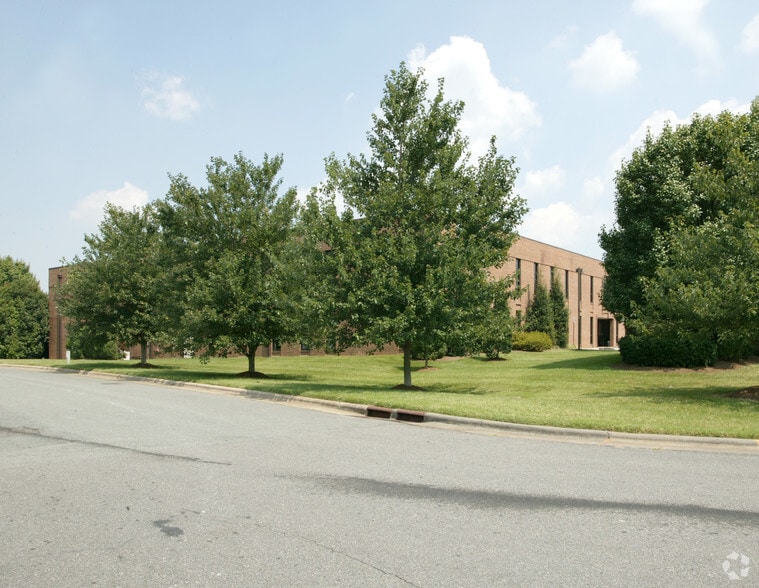 More Photos Of 3921 Westpoint Blvd, Winston-Salem Warehouse For Lease