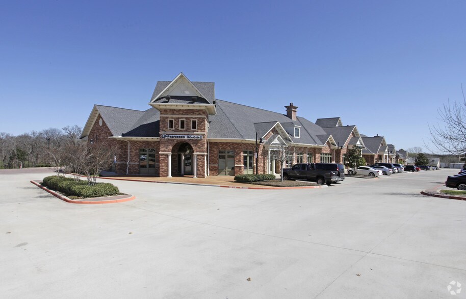 More Photos Of 1600 W Northwest Hwy, Grapevine Medical For Lease