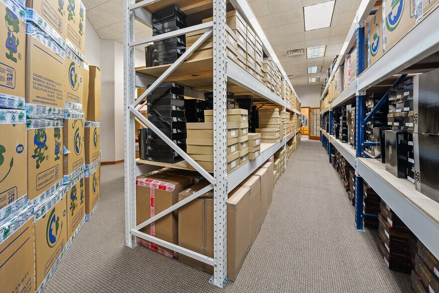 More Photos Of 1828 Park Ave, New Holstein Light Distribution For Sale