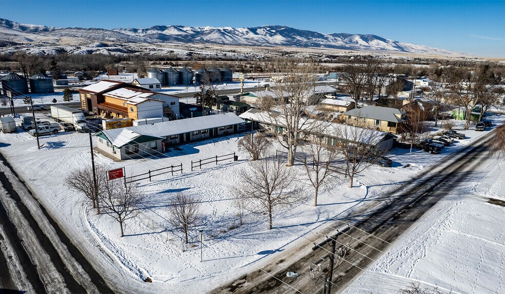 More Photos Of 412 N Front St, Townsend Hotel For Sale