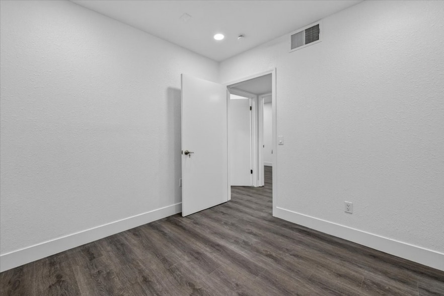 More Photos Of 28-40 E Minarets Ave, Pinedale Medical For Lease