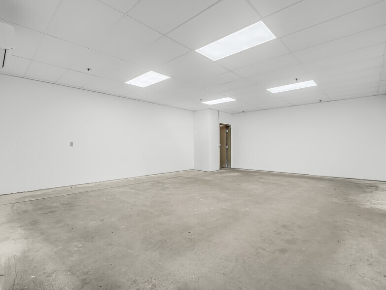 More Photos Of 5645 E Clinton Ave, Fresno Manufacturing For Lease