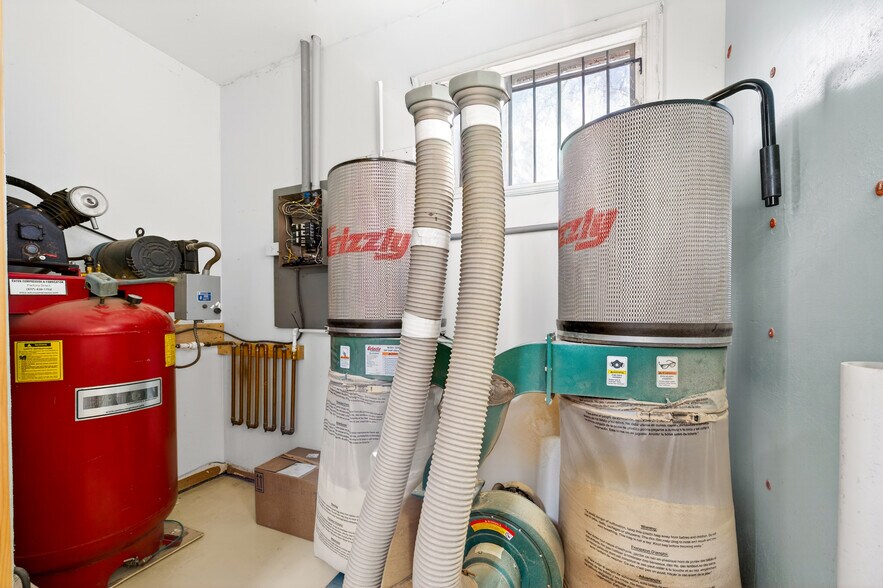 More Photos Of 719 Ridge Rd, Sellersville Flex For Sale