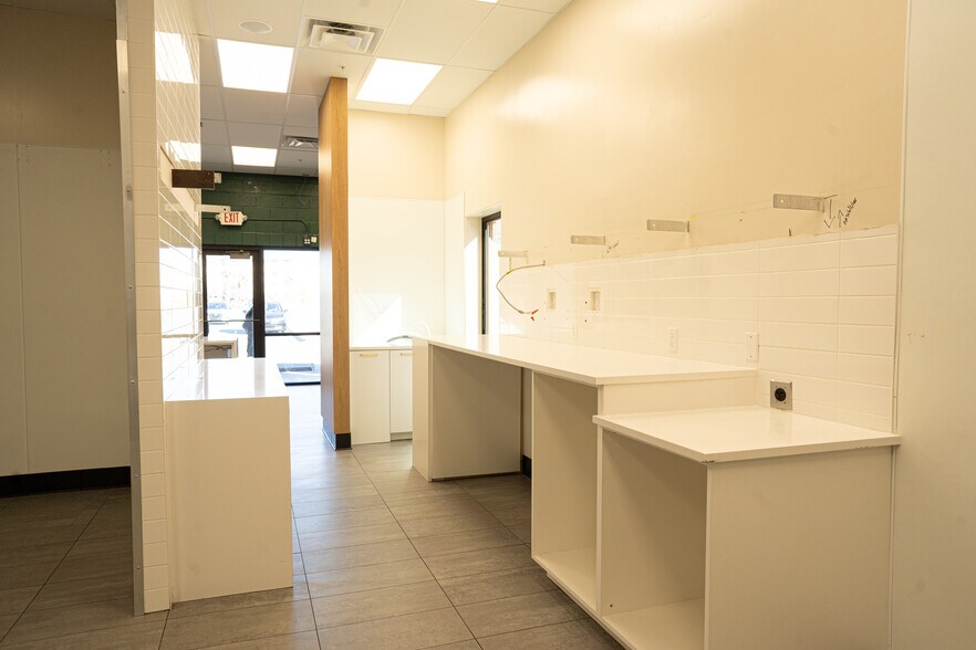 More Photos Of 2720 E Red Cliffs Dr, Saint George Unknown For Lease