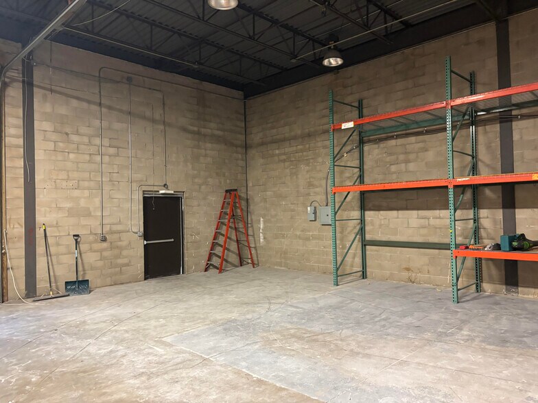 More Photos Of 181-191 Remington Blvd, Ronkonkoma Warehouse For Lease