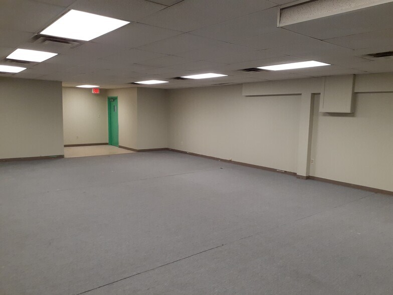 More Photos Of 5529 Dial Dr, Granite City Office For Lease