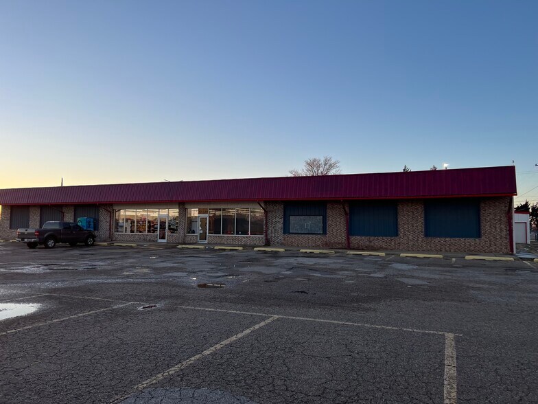 More Photos Of 800 TX-86, Bovina Supermarket For Sale