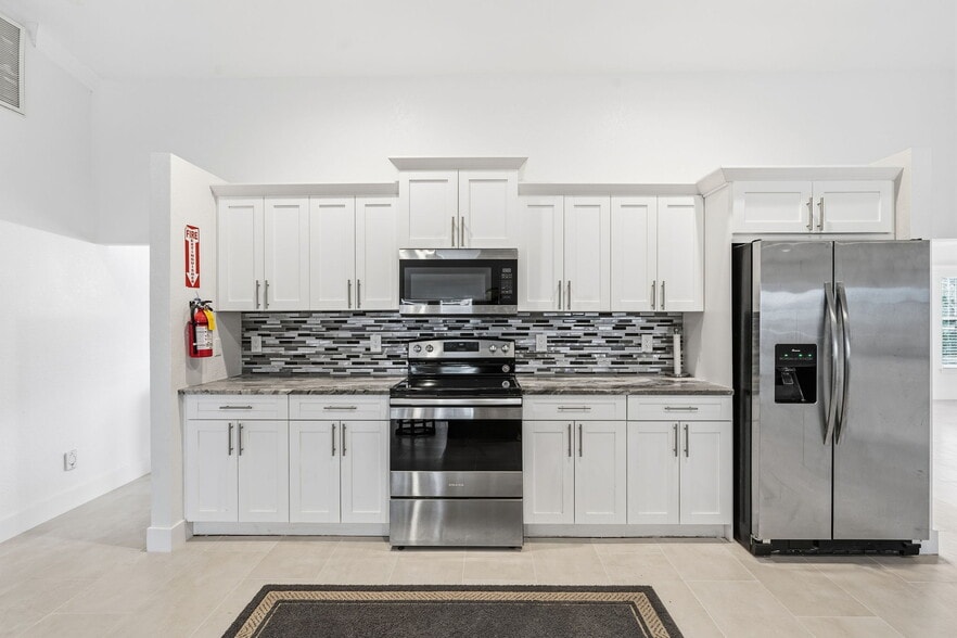 More Photos Of 5106 Lee Blvd, Lehigh Acres Office For Sale