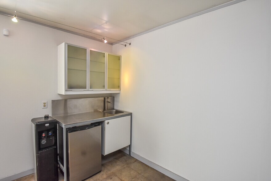 More Photos Of 1310 E 29th St, Houston Light Distribution For Lease