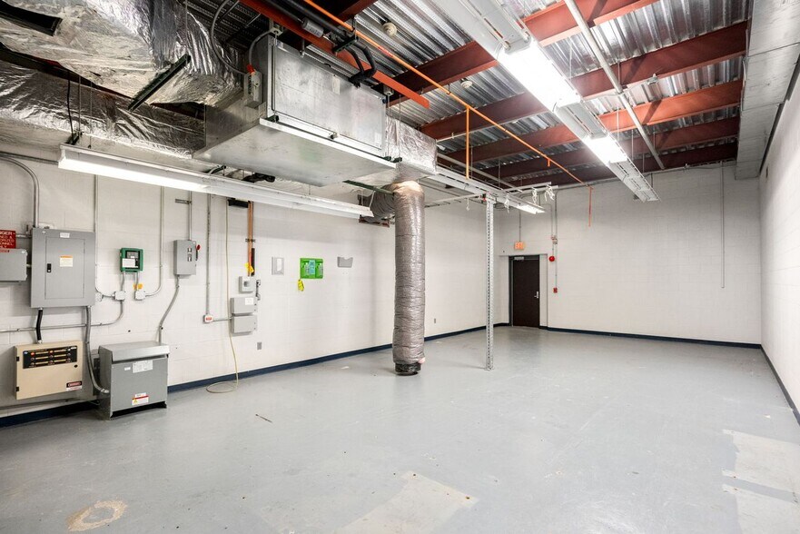 More Photos Of 2800 Diode Ln, Louisville Warehouse For Lease