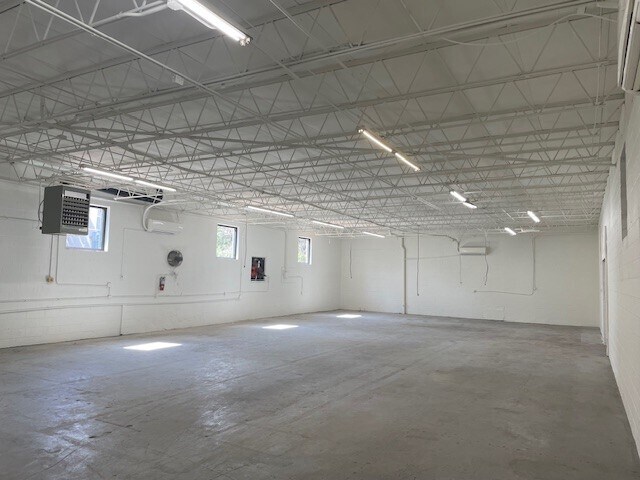 More Photos Of 158 Oak St, Avondale Estates Warehouse For Lease