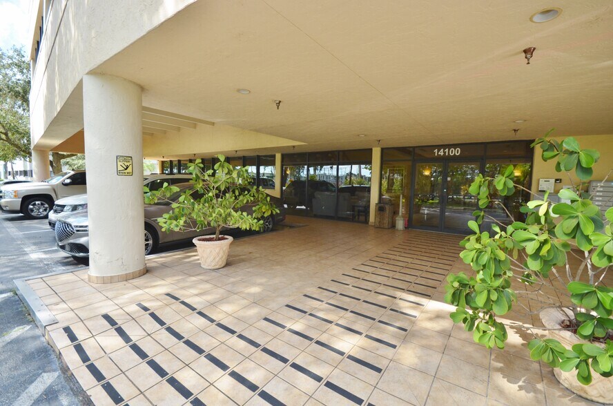 More Photos Of 14100 Palmetto Frontage Rd, Miami Lakes Office Residential For Lease