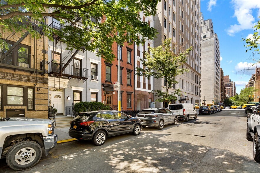 Primary Photo Of 208 E 75th St, New York Apartments For Lease