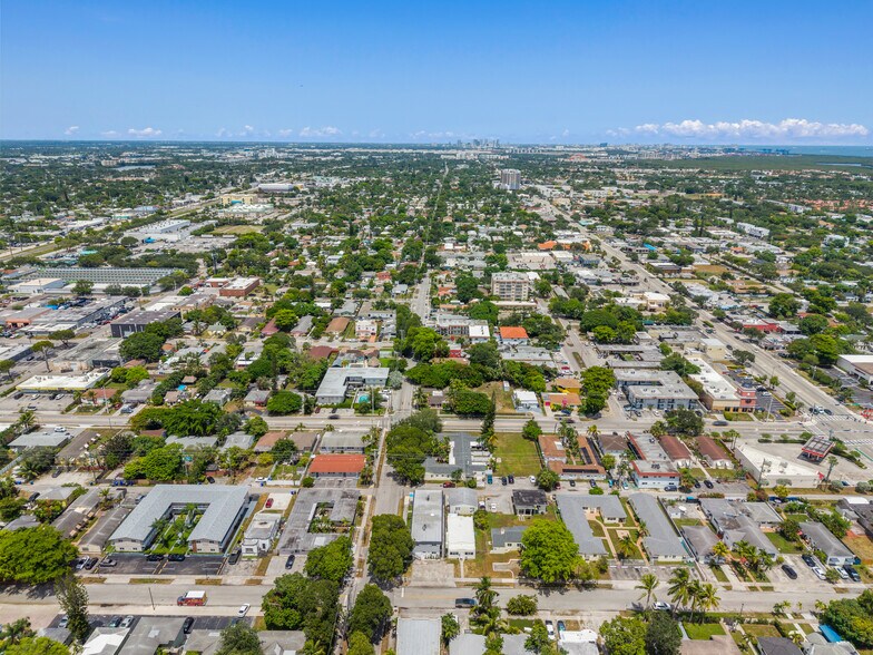 More Photos Of 1859 Lincoln St, Hollywood Apartments For Sale