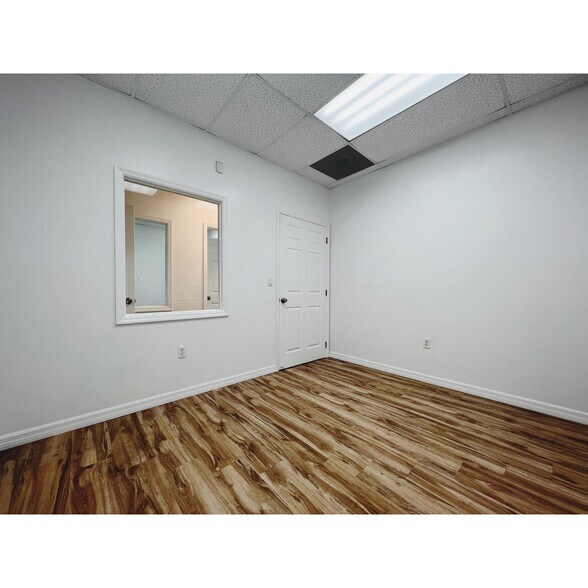 More Photos Of 7216 Chancery Ln, Orlando Warehouse For Lease