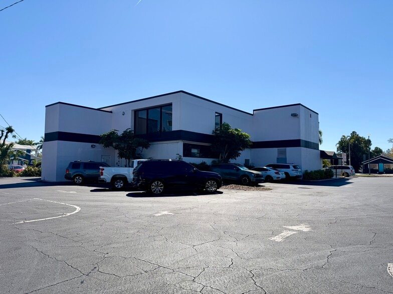 More Photos Of 2424 W Manatee Ave, Bradenton Office For Lease