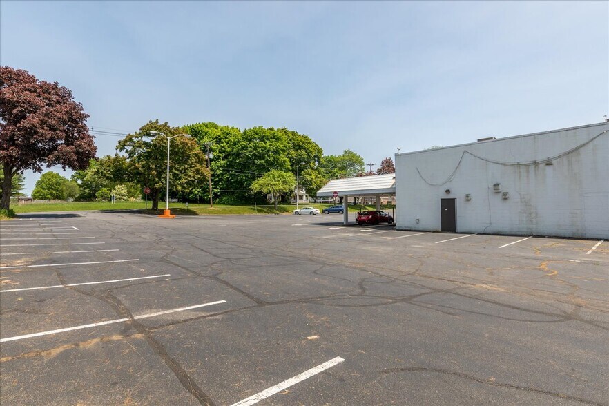 More Photos Of 431 Route 513, Califon Supermarket For Lease