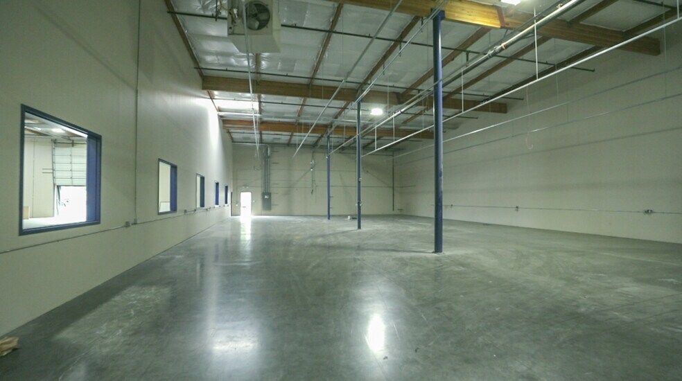 More Photos Of 19405 68th Dr NE, Arlington Manufacturing For Lease