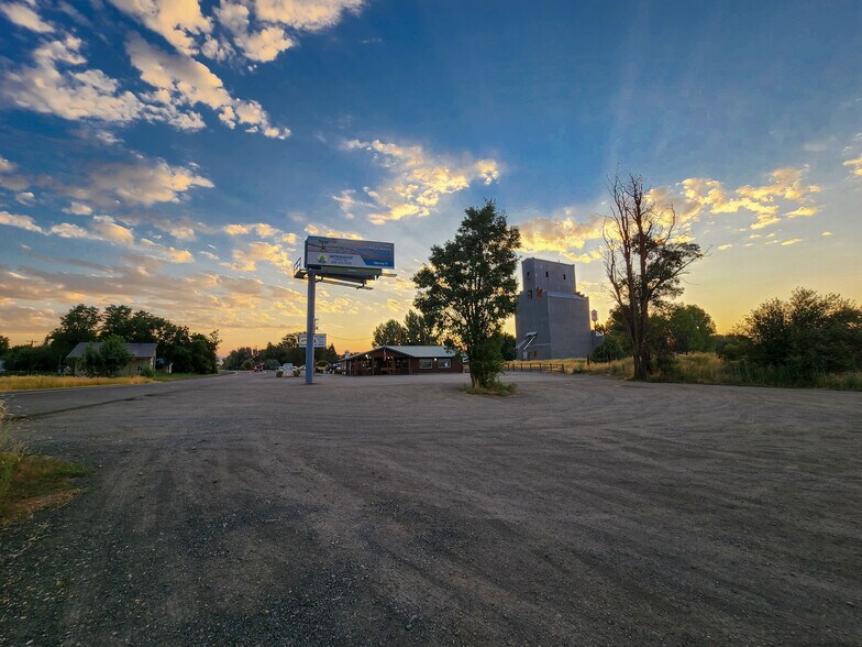 More Photos Of 150 S Railroad St, Midvale Restaurant For Sale