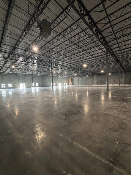 More Photos Of 500-550 Corporate Hills Dr, Saint Charles Warehouse For Lease