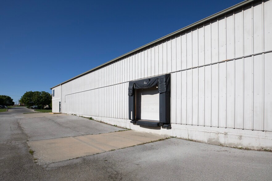 More Photos Of 910 SE 7th Ter, Lee's Summit Office For Lease