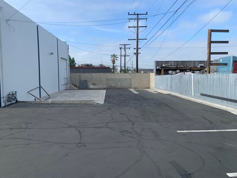 More Photos Of 1813-1829 Redondo Ave, Signal Hill Warehouse For Lease