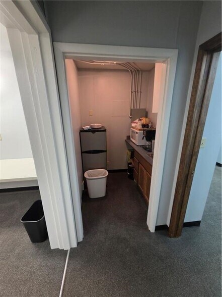 More Photos Of 6303 King Hill Ave, Saint Joseph Office For Sale