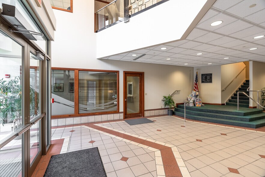 More Photos Of 415 Columbia St, Lafayette Office For Sale