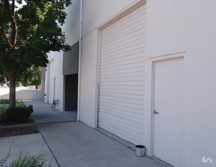 More Photos Of 361-443 Steelhead Way, Boise Warehouse For Lease